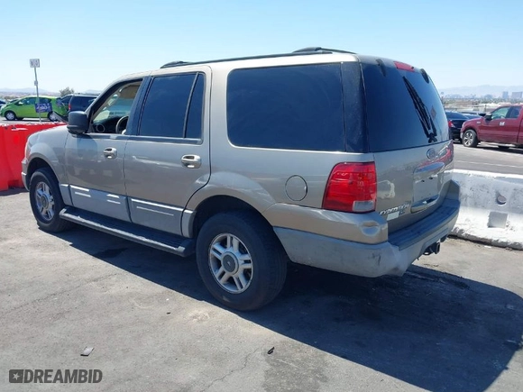 2003 Ford Expedition Special Service with VIN 1FMRU15W53LB44124, listed as a IAAI auction lot 42021297 with 177,998 mi miles. Bid and sale history available at carsss.com. Image 3.