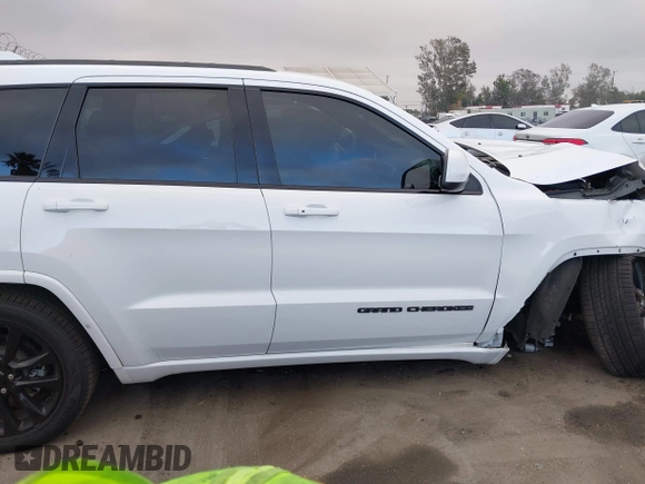 2018 Jeep Grand Cherokee Altitude with VIN 1C4RJEAGXJC153479, listed as a IAAI auction lot 41493917 with 83,589 mi miles. Bid and sale history available at carsss.com. Image 12.