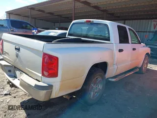 2005 Dodge Dakota SLT with VIN 1D7HW48K05S201235, listed as a IAAI auction lot 41395005 with 204,306 mi miles and . Bid and sale history available at carsss.com. Image 4.