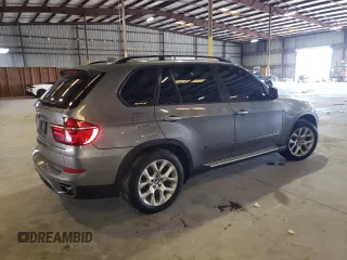 2012 BMW X5 35i z VIN 5UXZV4C5XCL767234, wystawiony jako Copart lot #64117285 z przebiegiem 187 969 mil mil oraz Czysty tytuł • Clean title. Historia ofert i sprzedaży dostępna na DreamBid. Obrazek 3.