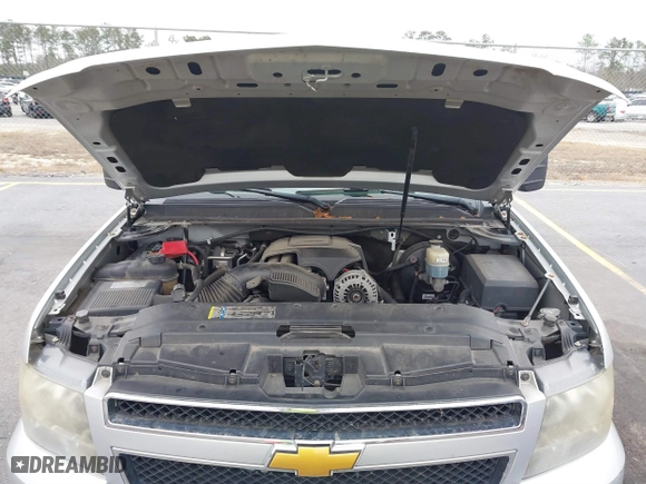2010 Chevrolet Suburban Commercial with VIN 1GNUKHE30AR186320, listed as a IAAI auction lot 41544991 with 216,037 mi miles. Bid and sale history available at carsss.com. Image 10.