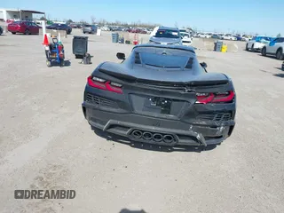 2025 Chevrolet Corvette 2LZ z VIN 1G1YE2D36S5601366, wystawiony jako IAAI lot #41822888 z przebiegiem Nie podano mil oraz . Historia ofert i sprzedaży dostępna na DreamBid. Obrazek 15.