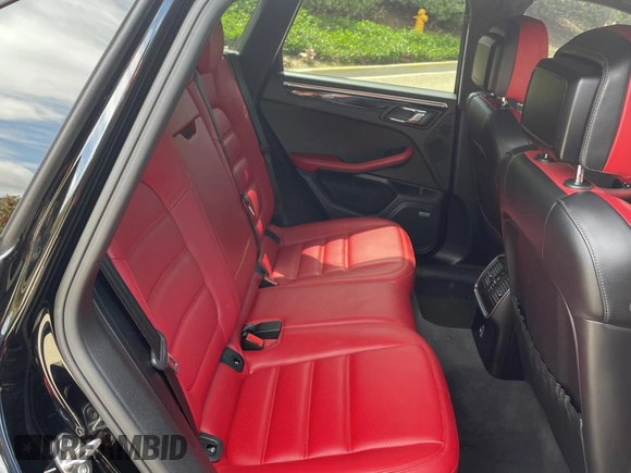 2018 Porsche Macan Turbo z VIN WP1AF2A52JLB70657, wystawiony jako Copart lot #51688145 z przebiegiem 47 299 mil mil oraz Szkoda całkowita • Salvage title. Historia ofert i sprzedaży dostępna na DreamBid. Obrazek 6.