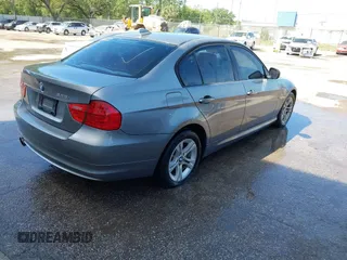 2009 BMW 3 Series 328i with VIN WBAPH77519NM46172, listed as a IAAI auction lot 41842525 with 189,704 mi miles. Bid and sale history available at carsss.com. Image 4.