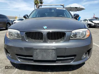 2013 BMW 1 Series 128i z VIN WBAUP7C5XDVP25110, wystawiony jako Copart lot #58033485 z przebiegiem 88 989 mil mil oraz Szkoda całkowita • Salvage title. Historia ofert i sprzedaży dostępna na DreamBid. Obrazek 5.