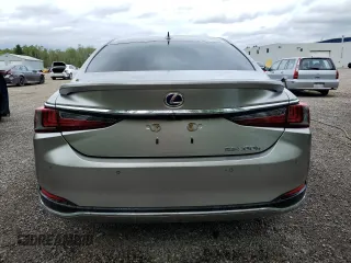 2019 Lexus ES 300h z VIN JTHB21B14K2043342, wystawiony jako Copart lot #57951075 z przebiegiem 93 035 mil mil oraz Szkoda całkowita • Salvage title. Historia ofert i sprzedaży dostępna na DreamBid. Obrazek 6.