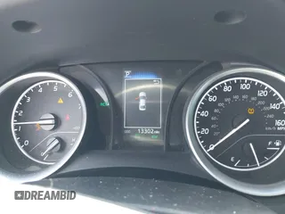 2024 Toyota Camry LE z VIN 4T1R11AK5RU881936, wystawiony jako IAAI lot #42080937 z przebiegiem 13 302 mil mil oraz . Historia ofert i sprzedaży dostępna na DreamBid. Obrazek 7.