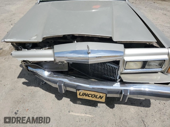 1989 Lincoln Town Car z VIN 1LNBM81F8KY816906, wystawiony jako Copart lot #51316715 z przebiegiem 361 830 mil mil oraz Szkoda całkowita • Salvage title. Historia ofert i sprzedaży dostępna na DreamBid. Obrazek 12.
