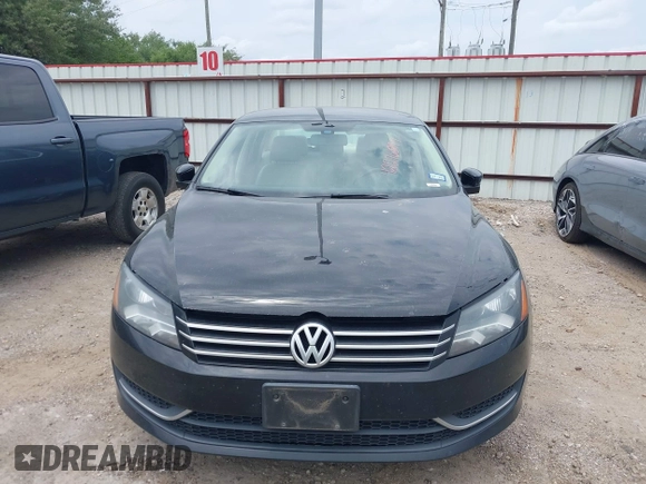 2014 Volkswagen Passat S z VIN 1VWAT7A30EC053992, wystawiony jako IAAI lot #42276297 z przebiegiem 161 958 mil mil oraz . Historia ofert i sprzedaży dostępna na DreamBid. Obrazek 6.