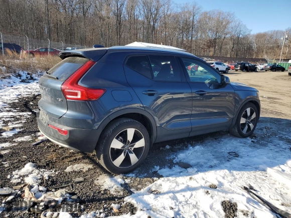 2021 Volvo XC40 Momentum with VIN YV4162UK3M2456124, listed as a Copart auction lot 41666365 with 20,542 mi miles and Salvage Title. Bid and sale history available at carsss.com. Image 3.