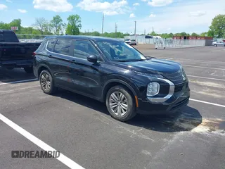 2024 Mitsubishi Outlander ES z VIN JA4J3UA88RZ028235, wystawiony jako IAAI lot #42048653 z przebiegiem 45 125 mil mil oraz . Historia ofert i sprzedaży dostępna na DreamBid. Obrazek 1.