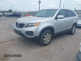 2012 Kia Sorento LX z VIN 5XYKT3A18CG201670, wystawiony jako IAAI lot #42305664 z przebiegiem 192 170 mil mil oraz . Historia ofert i sprzedaży dostępna na DreamBid. Obrazek 2.