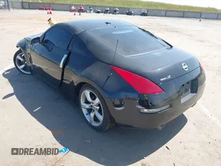 2008 Nissan 350Z Grand Touring with VIN JN1BZ34EX8M750793, listed as a IAAI auction lot 42093716 with 124,386 mi miles. Bid and sale history available at carsss.com. Image 3.