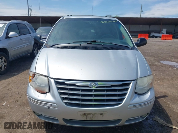 2006 Chrysler Town & Country LWB Limited with VIN 2A8GP64L16R798291, listed as a IAAI auction lot 42150570 with 206,500 mi miles. Bid and sale history available at carsss.com. Image 6.