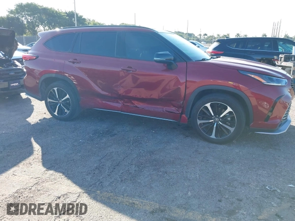 2022 Toyota Highlander XSE with VIN 5TDLZRAH6NS137265, listed as a IAAI auction lot 41300574 with 35,846 mi miles and . Bid and sale history available at DreamBid. Image 6.
