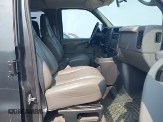 2005 Chevrolet City Express Cargo z VIN 1GNHG39U651162990, wystawiony jako IAAI lot #42439158 z przebiegiem 56 134 mil mil oraz . Historia ofert i sprzedaży dostępna na DreamBid. Obrazek 5.