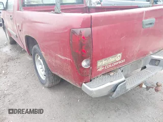 2006 Chevrolet Colorado Work Truck z VIN 1GCCS148068226482, wystawiony jako IAAI lot #42487633 z przebiegiem 121 896 mil mil oraz . Historia ofert i sprzedaży dostępna na DreamBid. Obrazek 6.