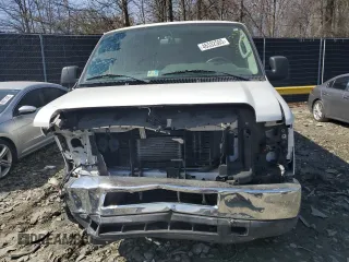 2014 Ford Econoline Passenger XL z VIN 1FBNE3BL3EDA08209, wystawiony jako Copart lot #46532505 z przebiegiem 136 444 mil mil oraz Szkody całkowita. Historia ofert i sprzedaży dostępna na DreamBid. Obrazek 5.