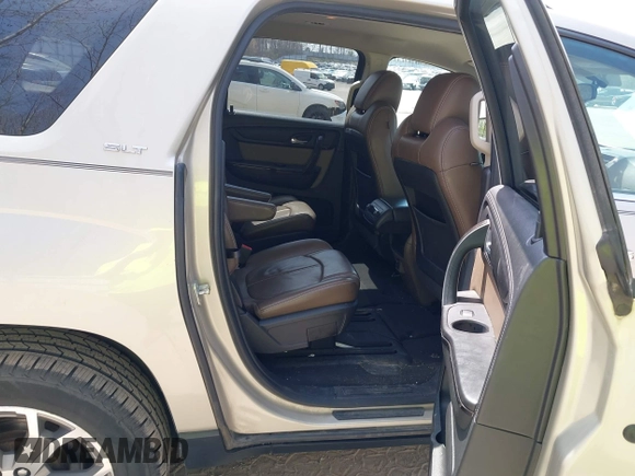 2015 GMC Acadia SLT z VIN 1GKKRSKD2FJ158888, wystawiony jako IAAI lot #42116752 z przebiegiem 156 778 mil mil oraz . Historia ofert i sprzedaży dostępna na DreamBid. Obrazek 8.