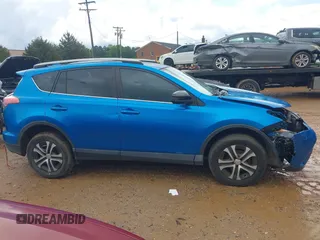 2017 Toyota RAV4 LE z VIN 2T3ZFREV4HW383558, wystawiony jako IAAI lot #42017533 z przebiegiem 113 172 mil mil oraz . Historia ofert i sprzedaży dostępna na DreamBid. Obrazek 13.
