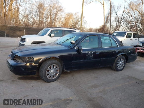 2001 Ford Crown Victoria Police Interceptor z VIN 2FAFP71W91X190763, wystawiony jako IAAI lot #41781221 z przebiegiem 181 087 mil mil oraz . Historia ofert i sprzedaży dostępna na DreamBid. Obrazek 15.