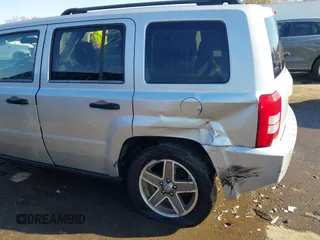 2008 Jeep Patriot Sport with VIN 1J8FT28W38D798125, listed as a IAAI auction lot 41004403 with 98,841 mi miles. Bid and sale history available at carsss.com. Image 6.
