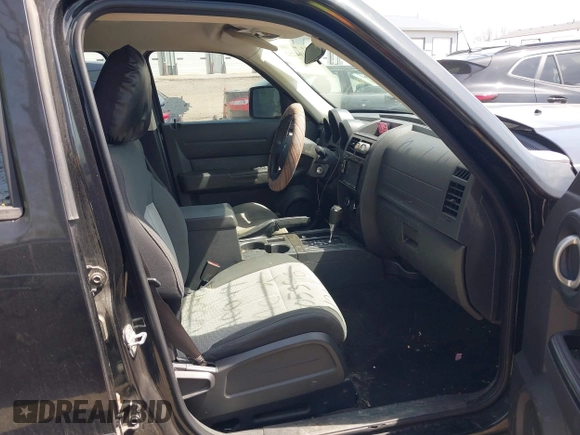 2009 Dodge Nitro SE z VIN 1D8GT28K69W505396, wystawiony jako IAAI lot #42104252 z przebiegiem 144 026 mil mil oraz . Historia ofert i sprzedaży dostępna na DreamBid. Obrazek 5.
