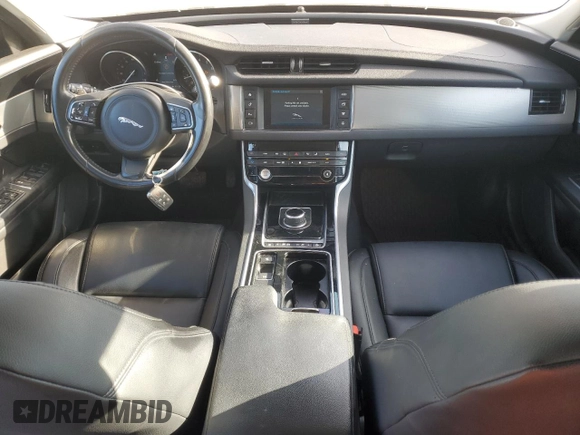 2018 Jaguar XF 25t Premium with VIN SAJBJ4FX9JCY54696, listed as a Copart auction lot 84917114 with 88,377 mi miles and Salvage Title. Bid and sale history available at carsss.com. Image 8.