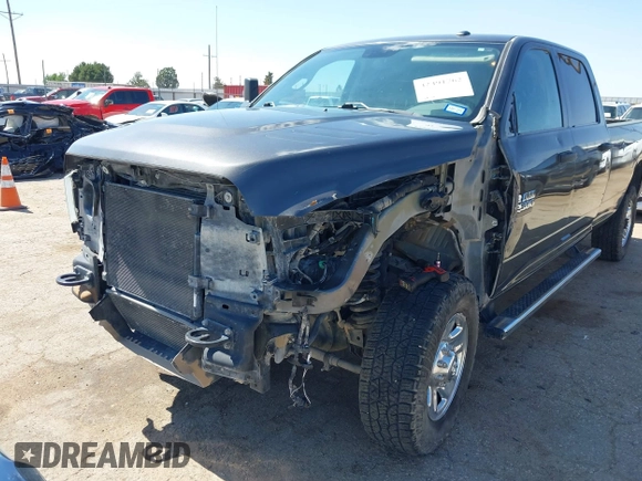 2018 Ram 2500 Tradesman z VIN 3C6UR5HL8JG283609, wystawiony jako IAAI lot #42491762 z przebiegiem 139 492 mil mil oraz . Historia ofert i sprzedaży dostępna na DreamBid. Obrazek 6.
