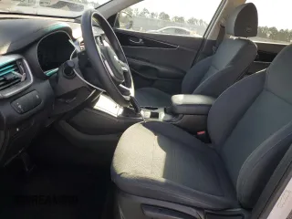 2020 Kia Sorento LX z VIN 5XYPG4A54LG620991, wystawiony jako Copart lot #83208104 z przebiegiem 77 189 mil mil oraz Szkoda całkowita • Salvage title. Historia ofert i sprzedaży dostępna na DreamBid. Obrazek 7.