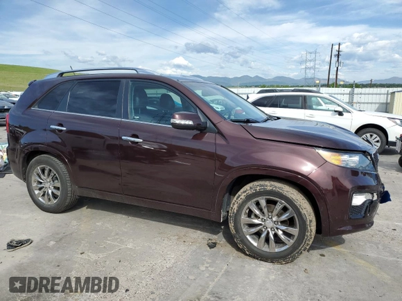 2013 Kia Sorento SX z VIN 5XYKWDA22DG389884, wystawiony jako Copart lot #58813735 z przebiegiem 101 567 mil mil oraz Szkoda całkowita • Salvage title. Historia ofert i sprzedaży dostępna na DreamBid. Obrazek 4.