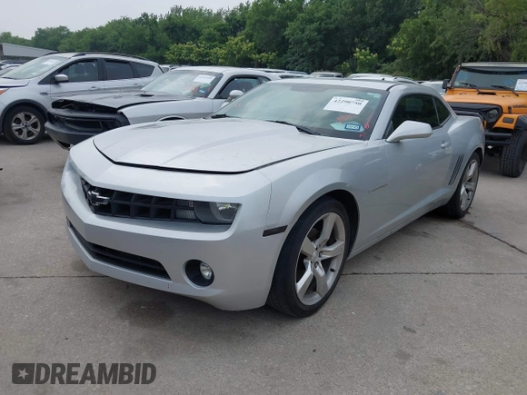 2011 Chevrolet Camaro 1LT z VIN 2G1FB1ED5B9211945, wystawiony jako IAAI lot #42290750 z przebiegiem 295 489 mil mil oraz . Historia ofert i sprzedaży dostępna na DreamBid. Obrazek 17.