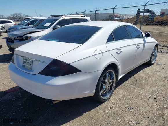 2006 Mercedes-Benz CLS-Class with VIN WDDDJ75X06A016821, listed as a IAAI auction lot 41777458 with 125,689 mi miles. Bid and sale history available at carsss.com. Image 4.