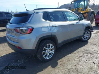 2023 Jeep Compass Latitude Lux with VIN 3C4NJDFN0PT519625, listed as a IAAI auction lot 41704213 with 10,618 mi miles and . Bid and sale history available at DreamBid. Image 4.