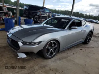 2024 Ford Mustang EcoBoost z VIN 1FA6P8TH6R5113365, wystawiony jako Copart lot #63255955 z przebiegiem 28 960 mil mil oraz Szkoda całkowita • Salvage title. Historia ofert i sprzedaży dostępna na DreamBid. Obrazek 1.