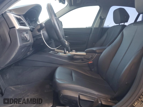 2013 BMW 3 Series 320i xDrive с VIN WBA3C3C50DF982044, выставлен на аукционе Copart как лот 57412795 с пробегом 136 085 миль миль и Списание • Salvage title. История ставок и продаж доступна на DreamBid. Изображение 7.