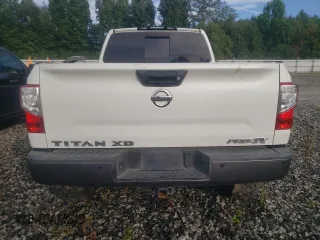 2016 Nissan Titan XD PRO-4X with VIN 1N6BA1F47GN511091, listed as a Copart auction lot 70413644 with 204,561 mi miles and Clean Title. Bid and sale history available at carsss.com. Image 6.