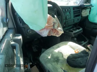 2016 GMC Savana Cargo z VIN 1GTW7AFF9G1902240, wystawiony jako Copart lot #48993415 z przebiegiem Nie podano mil oraz Szkoda całkowita • Salvage title. Historia ofert i sprzedaży dostępna na DreamBid. Obrazek 8.