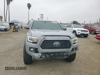 2018 Toyota Tacoma SR5 z VIN 3TMAZ5CN8JM063442, wystawiony jako Copart lot #55141725 z przebiegiem 110 926 mil mil oraz Szkoda całkowita • Salvage title. Historia ofert i sprzedaży dostępna na DreamBid. Obrazek 13.