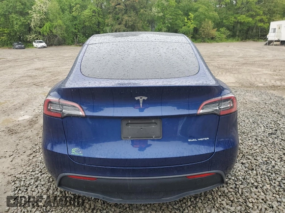 2022 Tesla Model Y Long Range z VIN 7SAYGDEE6NF318808, wystawiony jako Copart lot #57219915 z przebiegiem Nie podano mil oraz Szkoda całkowita • Salvage title. Historia ofert i sprzedaży dostępna na DreamBid. Obrazek 6.