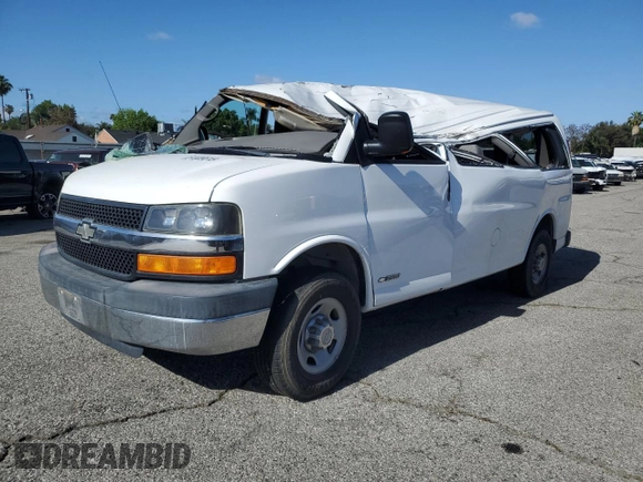 2006 Chevrolet Express Passenger z VIN 1GAHG35U161185182, wystawiony jako Copart lot #51639815 z przebiegiem 88 380 mil mil oraz Szkoda całkowita • Salvage title. Historia ofert i sprzedaży dostępna na DreamBid. Obrazek 1.