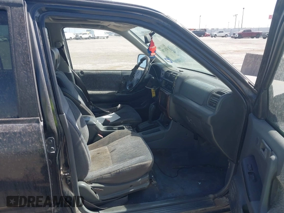 1998 Honda Passport LX with VIN 4S6CK58W7W4407105, listed as a IAAI auction lot 41831708 with 286,061 mi miles. Bid and sale history available at carsss.com. Image 5.