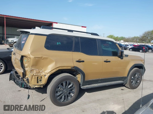 2024 Toyota Land Cruiser z VIN JTEABFAJ9RK012363, wystawiony jako IAAI lot #41859375 z przebiegiem 5 420 mil mil oraz . Historia ofert i sprzedaży dostępna na DreamBid. Obrazek 14.