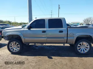 2006 Chevrolet Silverado 1500 LT1 with VIN 2GCEK13TX61184260, listed as a IAAI auction lot 41651907 with 192,143 mi miles. Bid and sale history available at carsss.com. Image 14.
