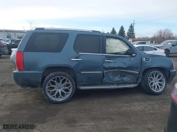 2009 Cadillac Escalade with VIN 1GYFK132X9R122617, listed as a IAAI auction lot 41439933 with 164,812 mi miles. Bid and sale history available at carsss.com. Image 13.