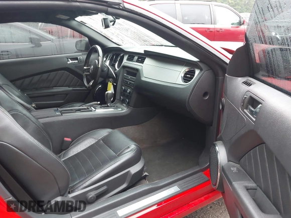 2014 Ford Mustang V6 с VIN 1ZVBP8EMXE5243143, выставлен на аукционе IAAI как лот 42590172 с пробегом 373 579 миль миль и . История ставок и продаж доступна на DreamBid. Изображение 5.