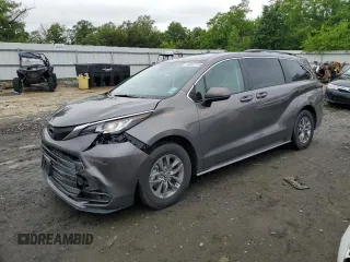 2022 Toyota Sienna LE z VIN 5TDKRKEC9NS134331, wystawiony jako Copart lot #58297175 z przebiegiem 59 806 mil mil oraz Szkoda całkowita • Salvage title. Historia ofert i sprzedaży dostępna na DreamBid. Obrazek 1.