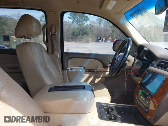 2013 Chevrolet Suburban LT with VIN 1GNSCJE07DR147780, listed as a IAAI auction lot 41666746 with 260,020 mi miles and . Bid and sale history available at DreamBid. Image 5.