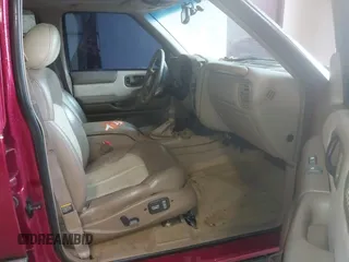 1999 Chevrolet Blazer Trailblazer z VIN 1GNDT13W4X2187490, wystawiony jako IAAI lot #41966073 z przebiegiem 187 604 mil mil oraz . Historia ofert i sprzedaży dostępna na DreamBid. Obrazek 5.