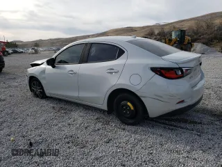 2019 Toyota Yaris L z VIN 3MYDLBYV3KY506033, wystawiony jako Copart lot #47498075 z przebiegiem 71 326 mil mil oraz Szkoda całkowita • Salvage title. Historia ofert i sprzedaży dostępna na DreamBid. Obrazek 2.